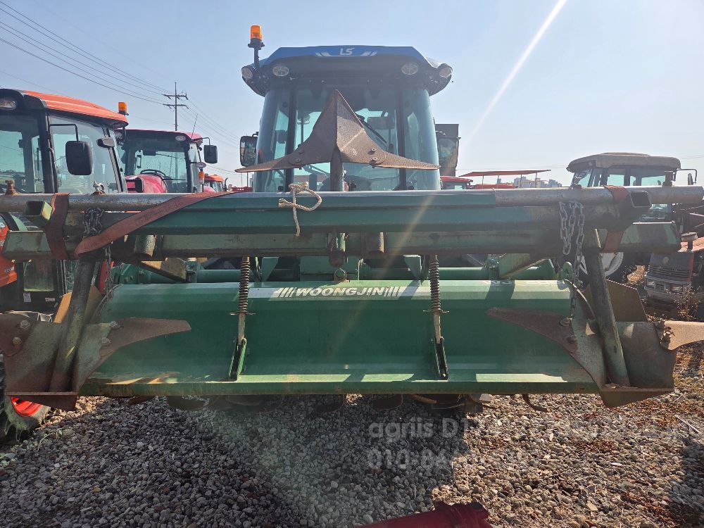 LS 트랙터 MT4.68 (69마력) 뒤우측면