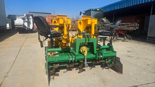 두루기계 감자 파종기 DRP-2000RN 앞좌측면