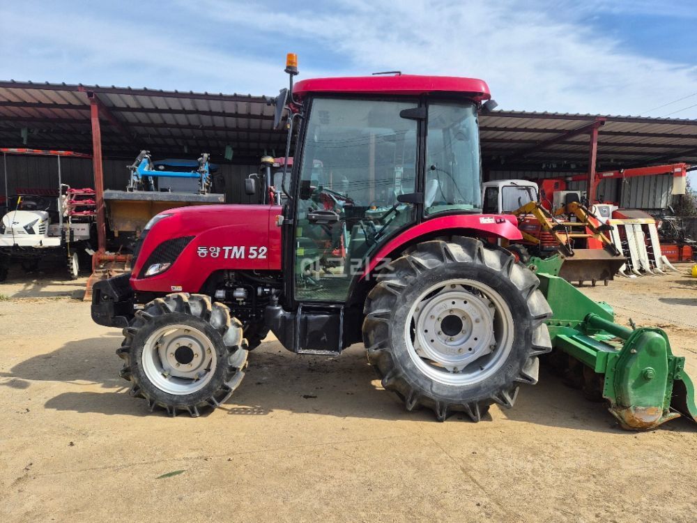 TYM 트랙터 TM52 (52마력) 뒤우측면