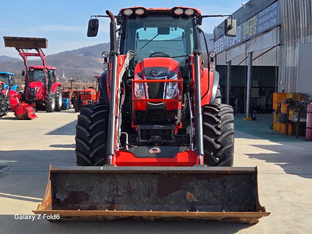 Daedong Tractor PX1300 (125hp) 앞좌측면