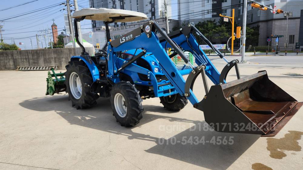 LS Tractor XR4160 (58.9hp) 뒤우측면