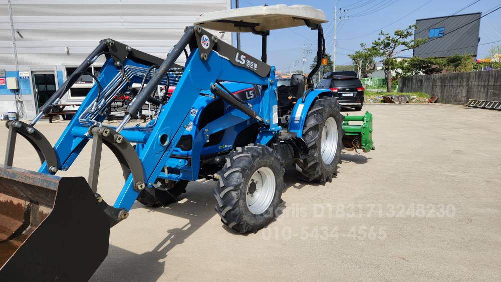 LS Tractor XR4160 (58.9hp) 측면