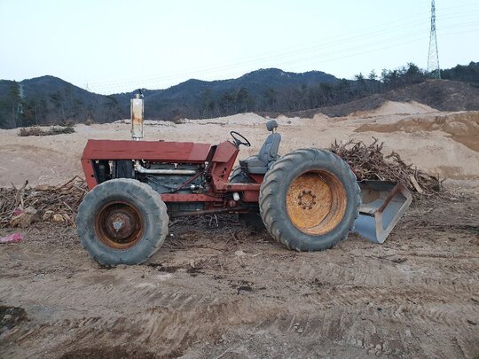  Tractor 체코1530 (150hp) 앞좌측면