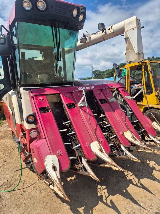Yanmar Combine Harvester AW7114 (7Rows) 앞좌측면