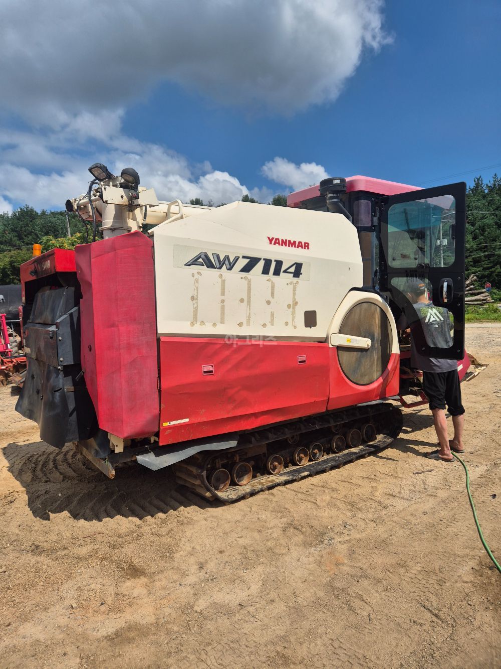 Yanmar Combine Harvester AW7114 (7Rows) 뒤우측면