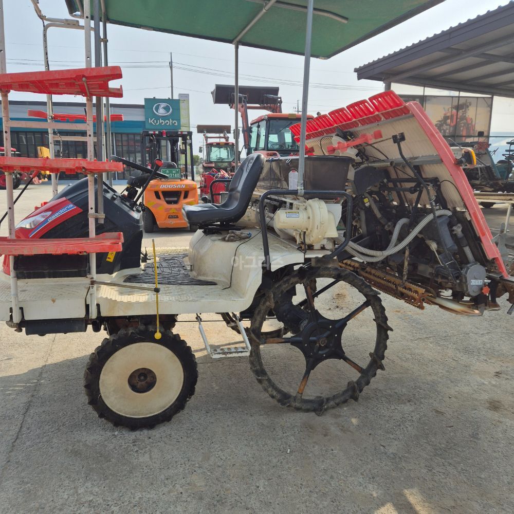 대동 이앙기 DRP60DSZF (6조식) 뒤우측면