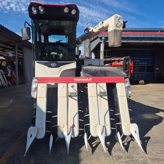 얀마 콤바인 AW6114 (6조식) 앞좌측면