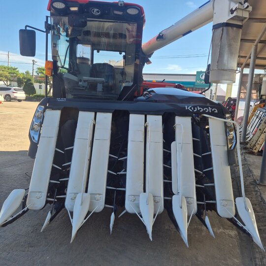 Kubota Combine Harvester ZR7130 (7Rows) 앞좌측면