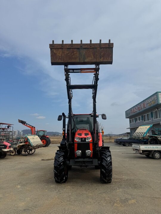 구보다 트랙터 M6-1431 (143마력) 앞좌측면