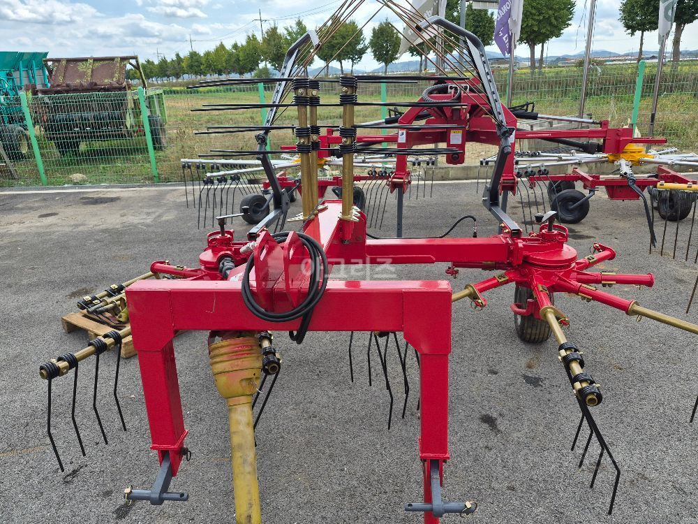 삼원농기계 레이크 SK-440 (4M40) 뒤우측면