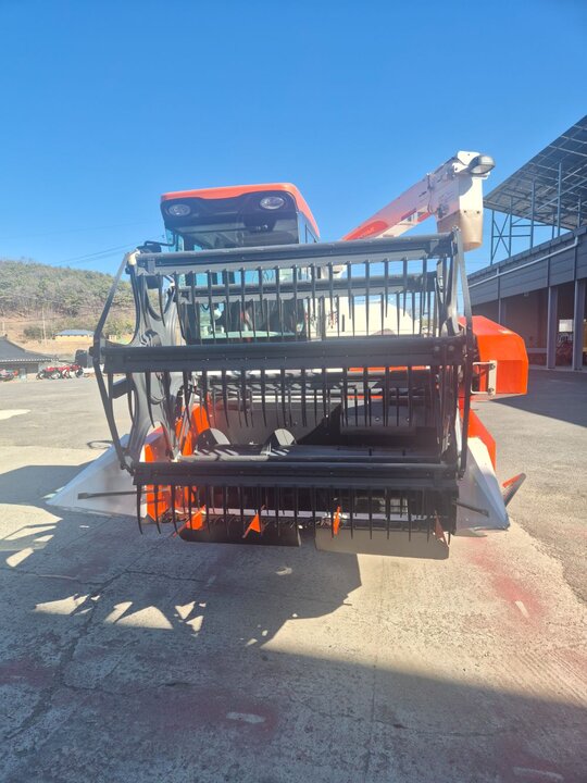 구보다 콤바인 ARH430 (보통형) 앞좌측면