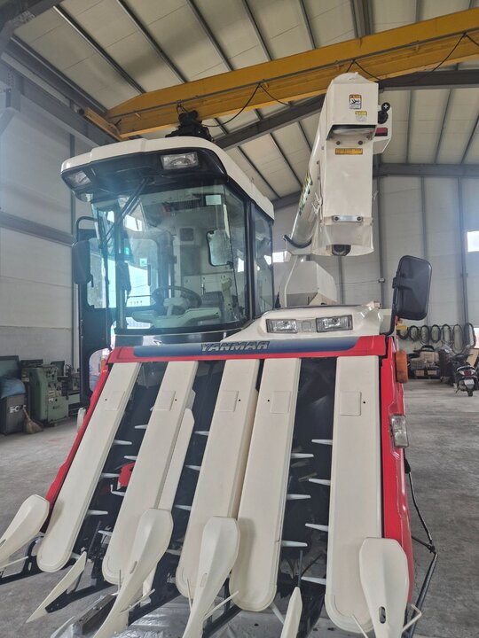Yanmar Combine Harvester AW580 (5Rows) 앞좌측면