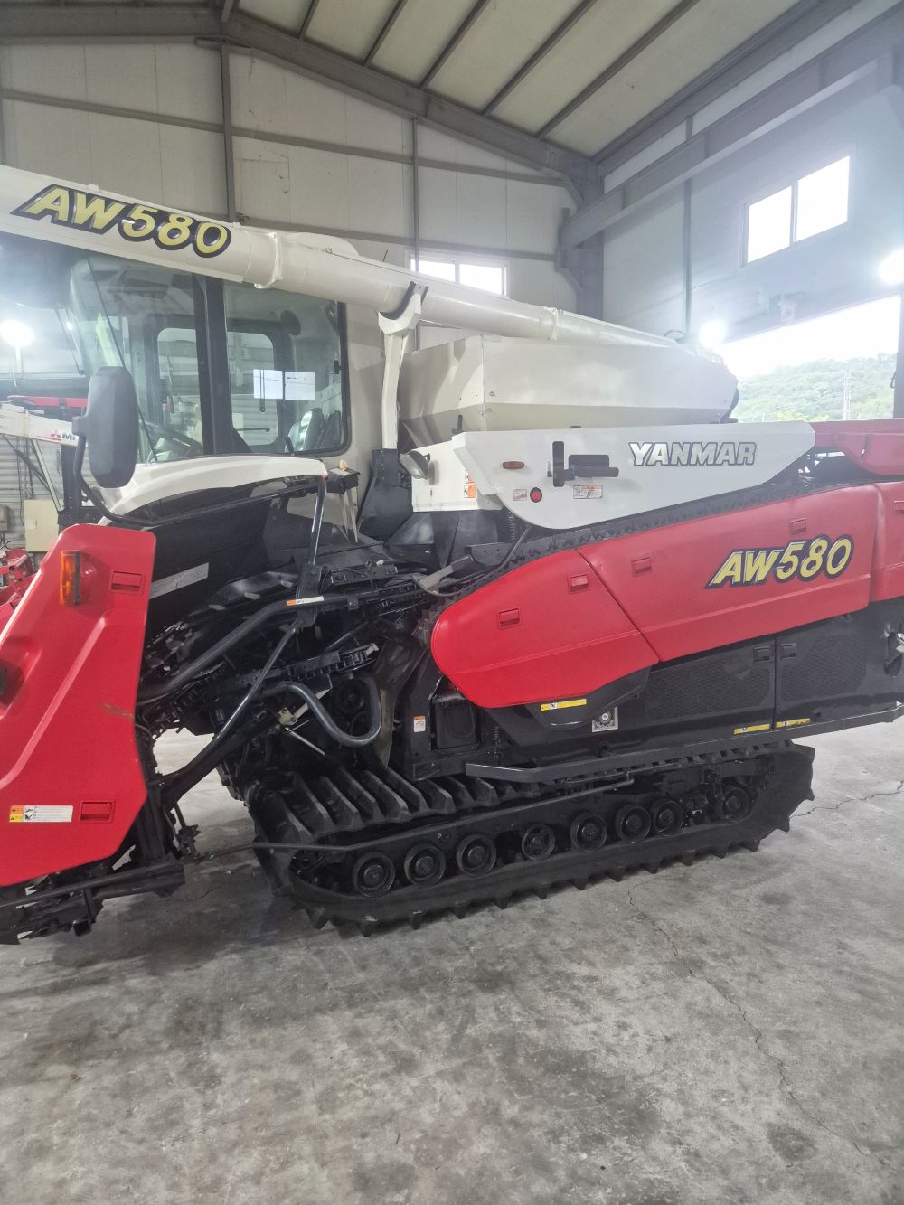 얀마 콤바인 AW580 (5조식) 뒤우측면