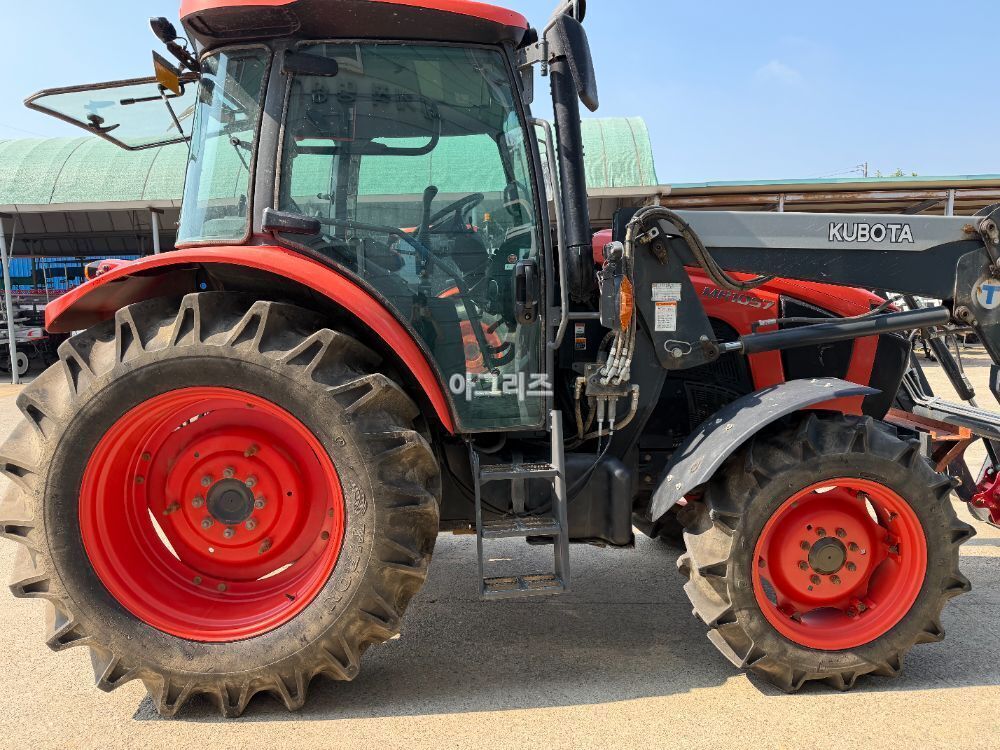 Kubota Tractor MR1057 (105hp) 뒤우측면