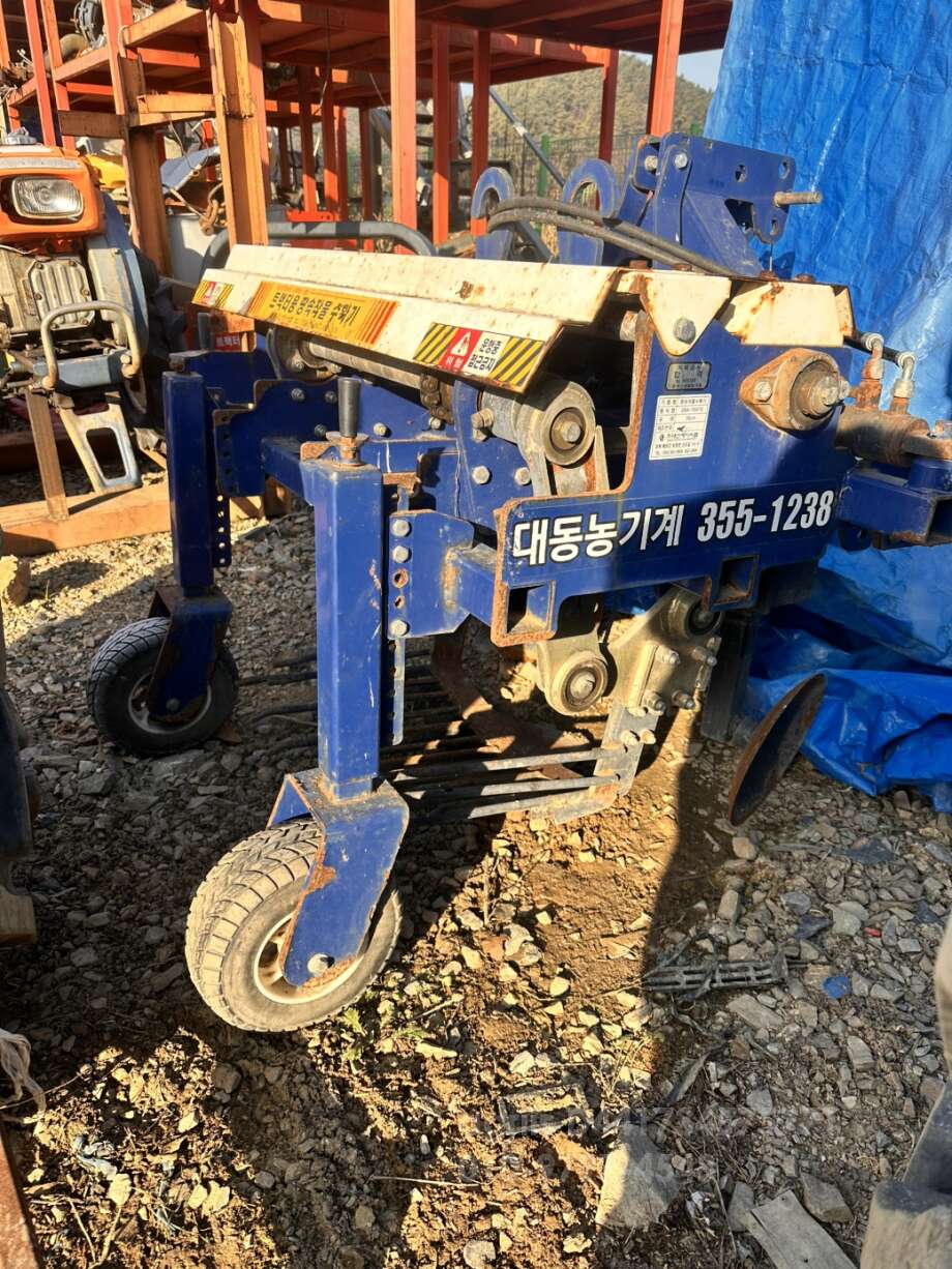  땅속작물수확기(고구마,감자 외) DSA-700TS  뒤우측면