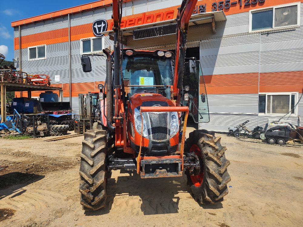 Daedong Tractor PX950PSC (93hp) 앞좌측면