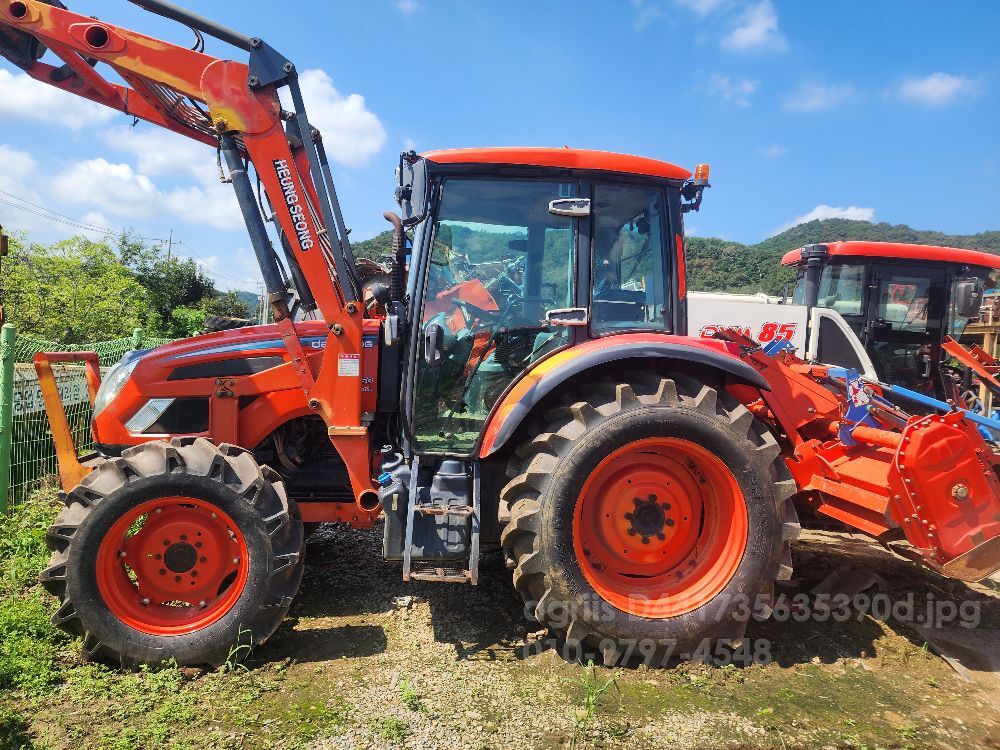 Daedong Tractor PX950PSC (93hp) 뒤우측면