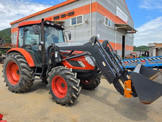 Daedong Tractor PX1000 (100hp) 앞좌측면