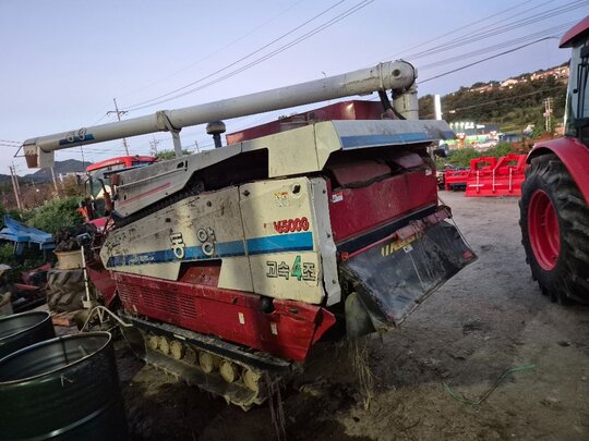 TYM Combine Harvester HU6500G (4Rows) 앞좌측면