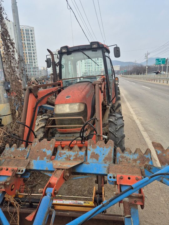 Daedong Tractor D652 (65hp) 앞좌측면