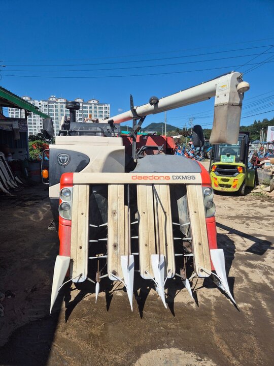 Daedong Combine Harvester DXM85 (5Rows) 앞좌측면
