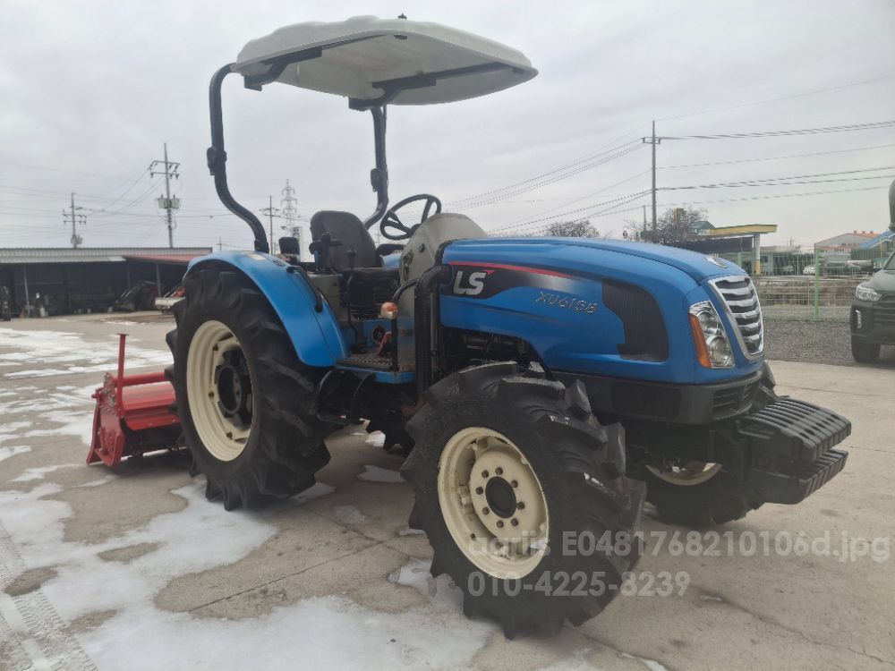 LS Tractor XU6158 (58.8hp) 뒤우측면