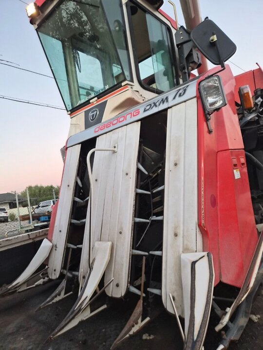 Daedong Combine Harvester DXM73GFC (4Rows) 앞좌측면