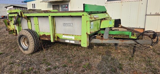 안성공업 퇴비살포기 AMS4200 앞좌측면