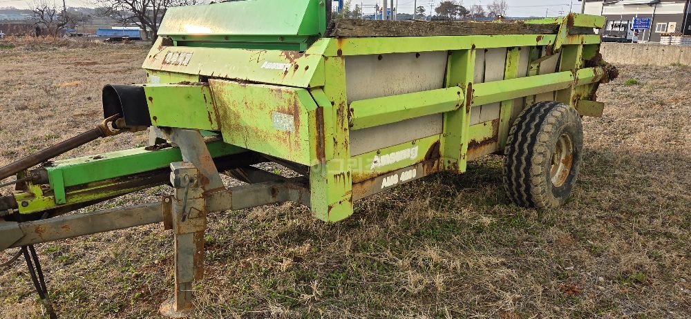 안성공업 퇴비살포기 AMS4200 뒤우측면