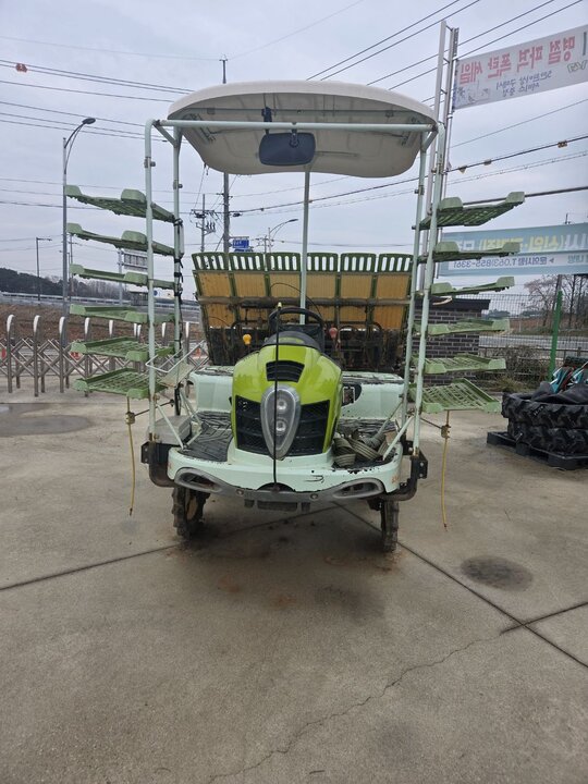 Shibaura Rice transplanter ARP60H (6Rows) 앞좌측면