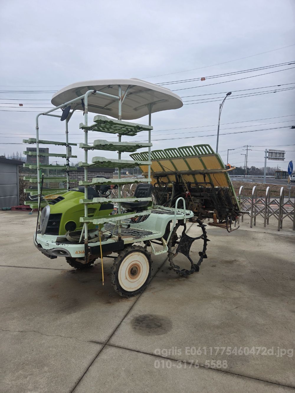 Shibaura Rice transplanter ARP60H (6Rows) 뒤우측면