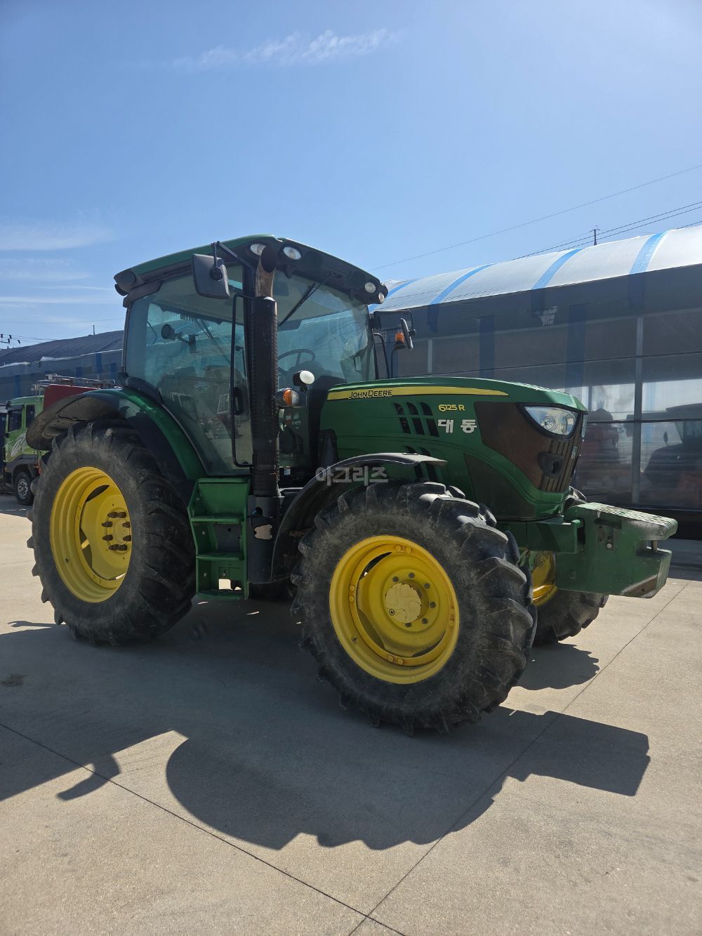 JohnDeere Tractor 6125R (125hp) 뒤우측면