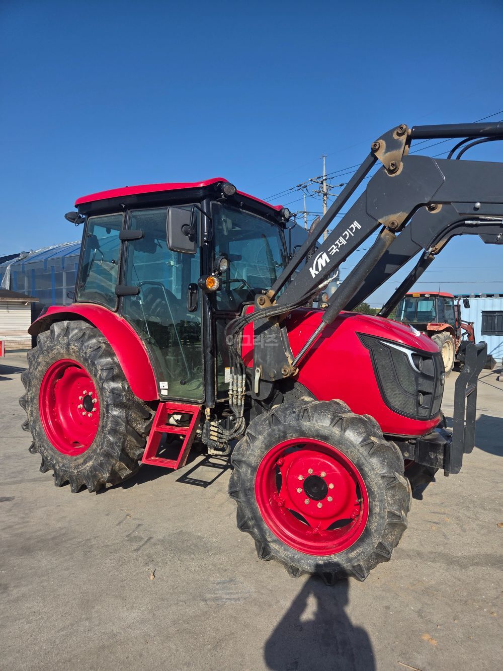 국제 트랙터 K75E (75마력) 뒤우측면