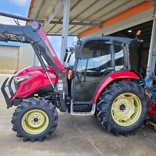 Yanmar Tractor YT357-C (57hp) 앞좌측면
