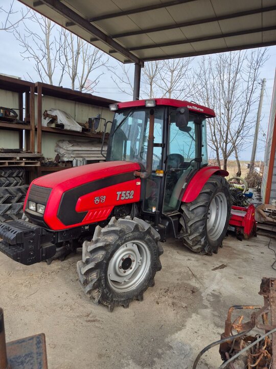 TYM 트랙터 T552 (55마력) 앞좌측면