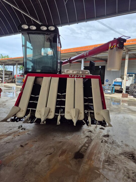 TYM Combine Harvester CX695G (6Rows) 앞좌측면