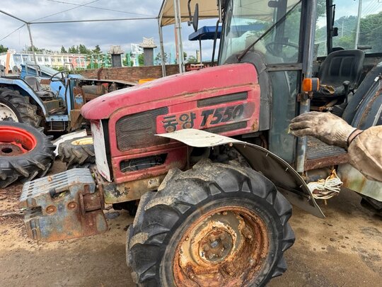 TYM 트랙터 T550 (55마력) 앞좌측면