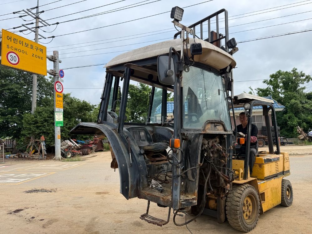 TYM 트랙터 T550 (55마력) 뒤우측면