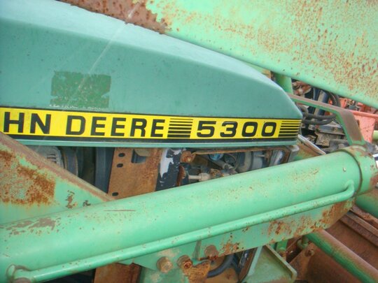 존디어 트랙터 5300 (56마력) 앞좌측면