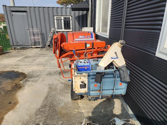 구보다 다목적 탈곡기 RH1-45 앞좌측면