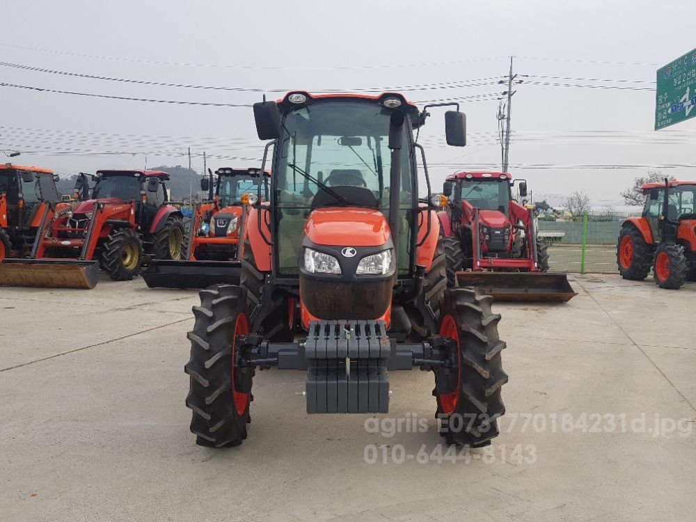 구보다 트랙터 M7060 (72마력) 뒤우측면