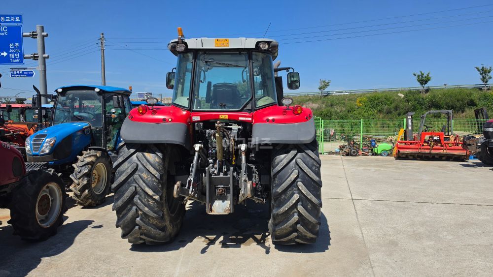 아세아 트랙터 MF7616 (165마력) 뒤우측면