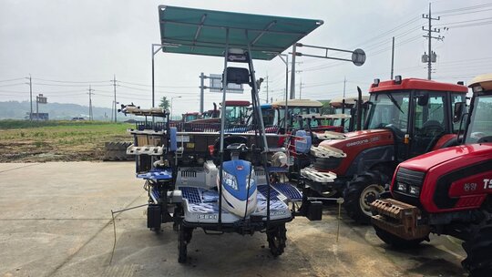 TYM Rice transplanter NP80DL (8Rows) 앞좌측면