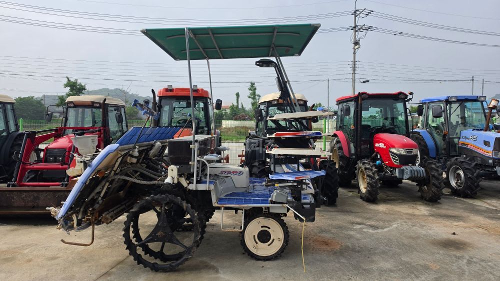 TYM Rice transplanter NP80DL (8Rows) 뒤우측면