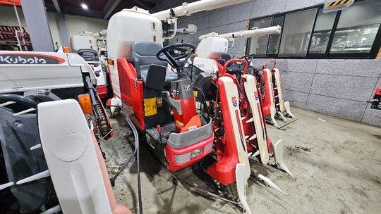 얀마 콤바인 GC215 (2조식) 앞좌측면