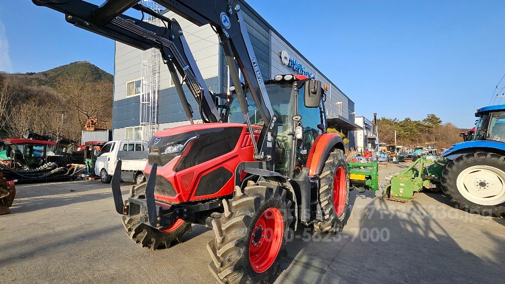 대동 트랙터 HX1200 (127마력) 뒤우측면