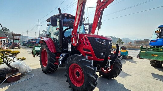 국제 트랙터 K110 (111마력) 앞좌측면