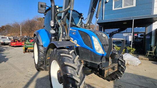 뉴홀랜드 트랙터 T5.120 (117마력) 앞좌측면