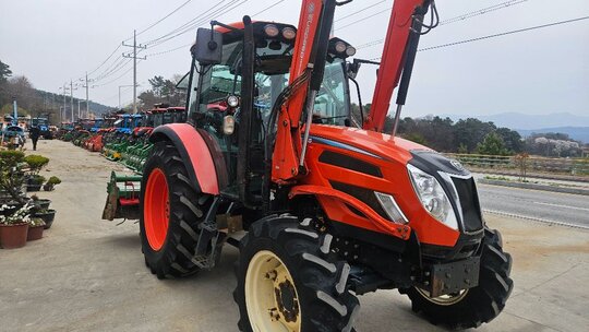 Daedong Tractor PX950PSC (93hp) 앞좌측면