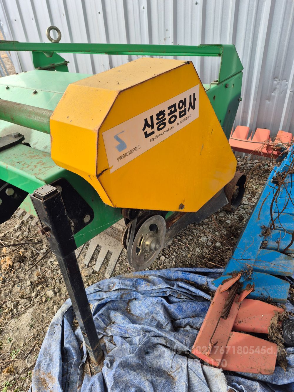  양파  마늘  줄기절단기 땅속작물수확기 땅속작물수확기  뒤우측면